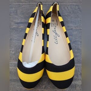 New Lillybee U Iowa Hawkeye Women's Striped Flats with Shoe Clips sz 7